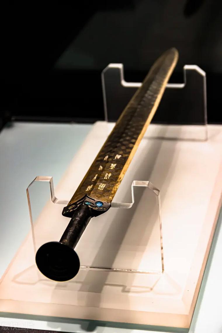 你知道越王勾践的“剑”出土哪里吗？

[玫瑰][心][玫瑰]

它就出土在荆州，