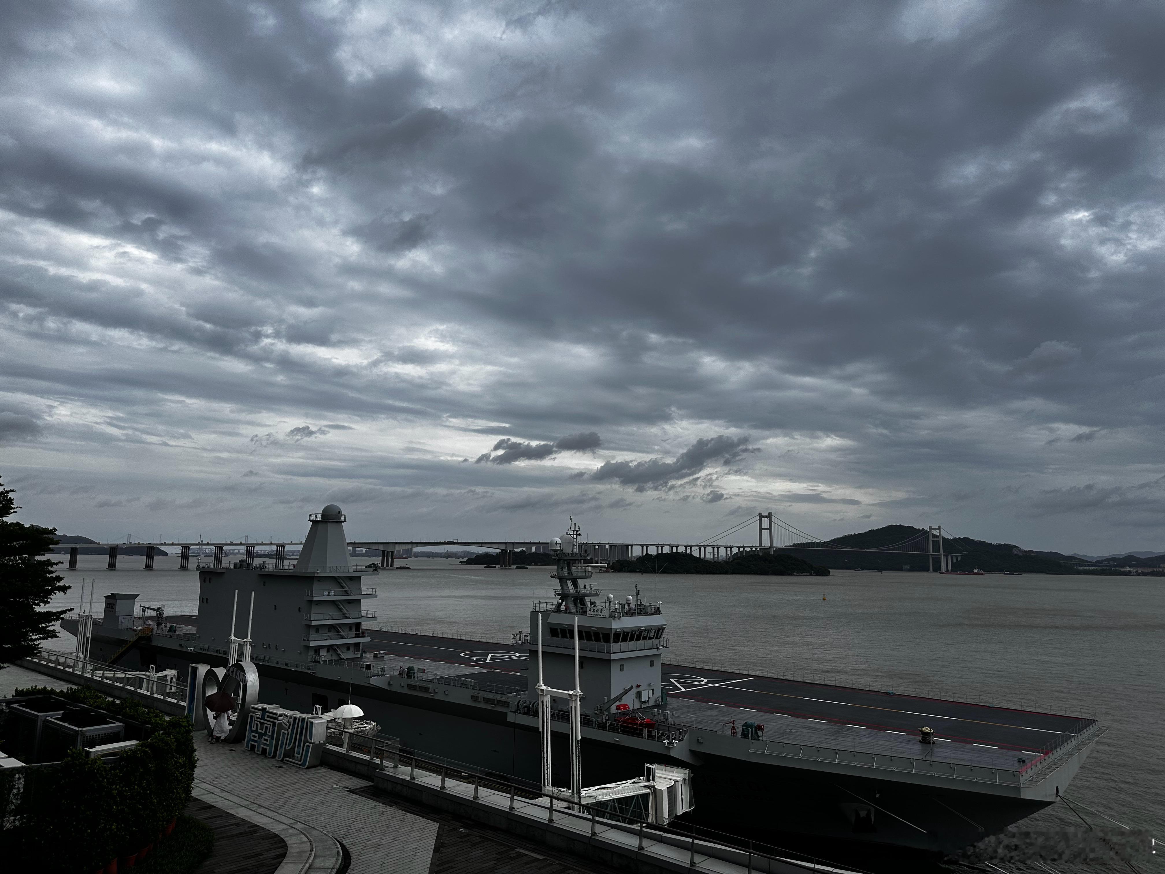 下午在南海拍的，中船探索01…  ​​​