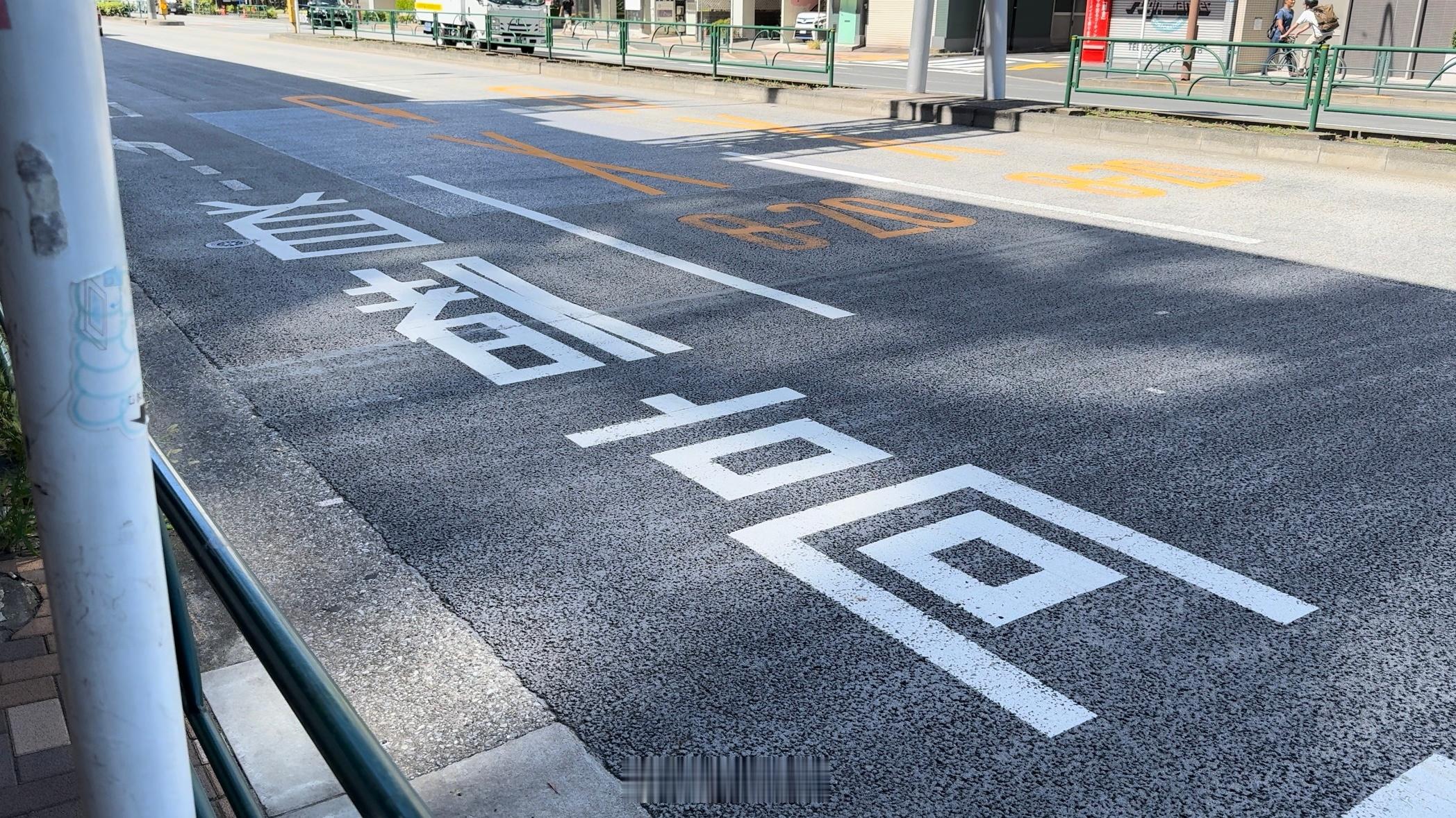 昨天没跑成山，耿耿于怀。今天是万万不可能跑的。哪怕一早去，回来也已经堵了。要不夜