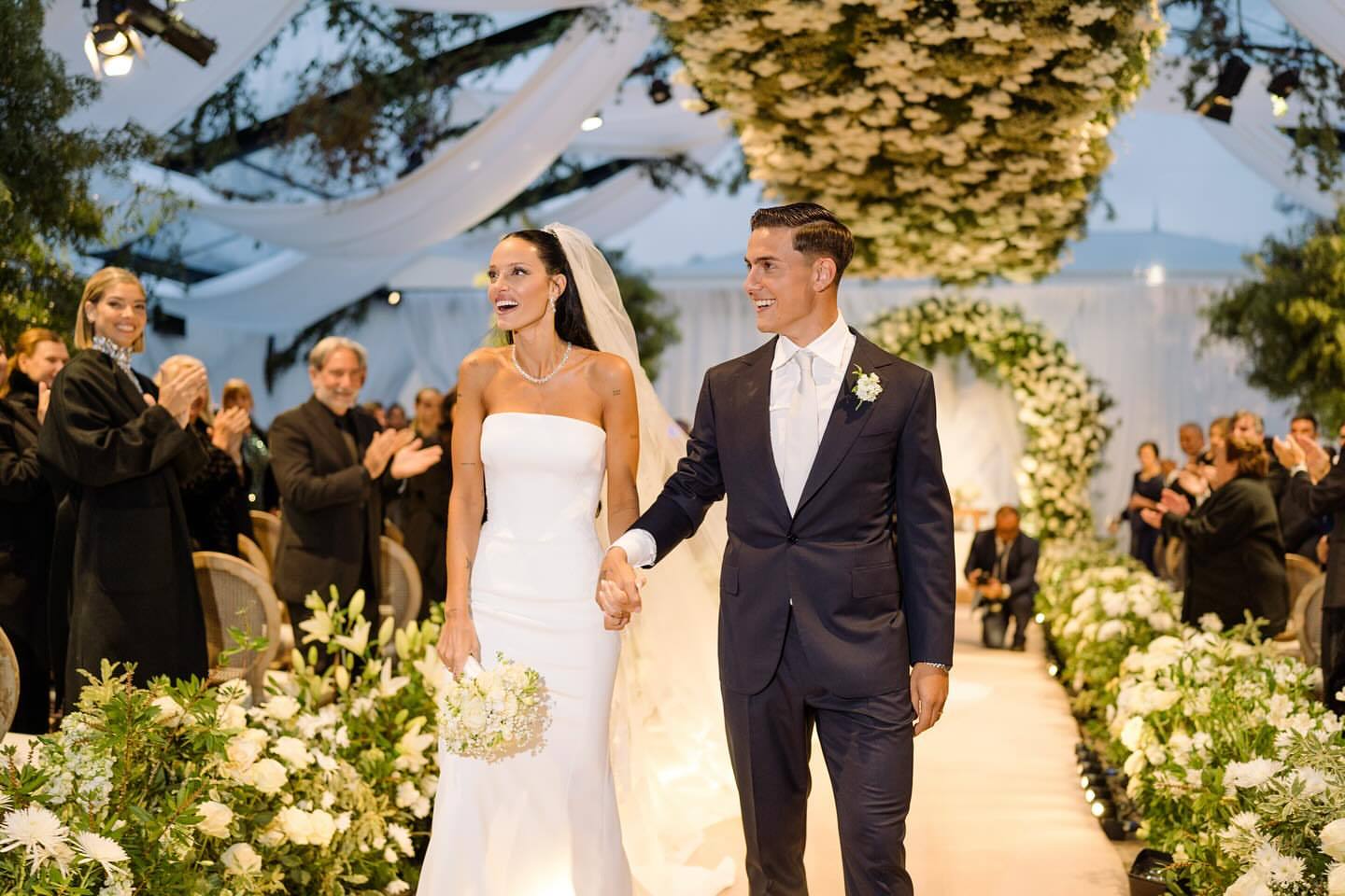 小迪更新ins纪念结婚一周年：我们结婚一周年。对我们来说是难忘的一天。 这一年，
