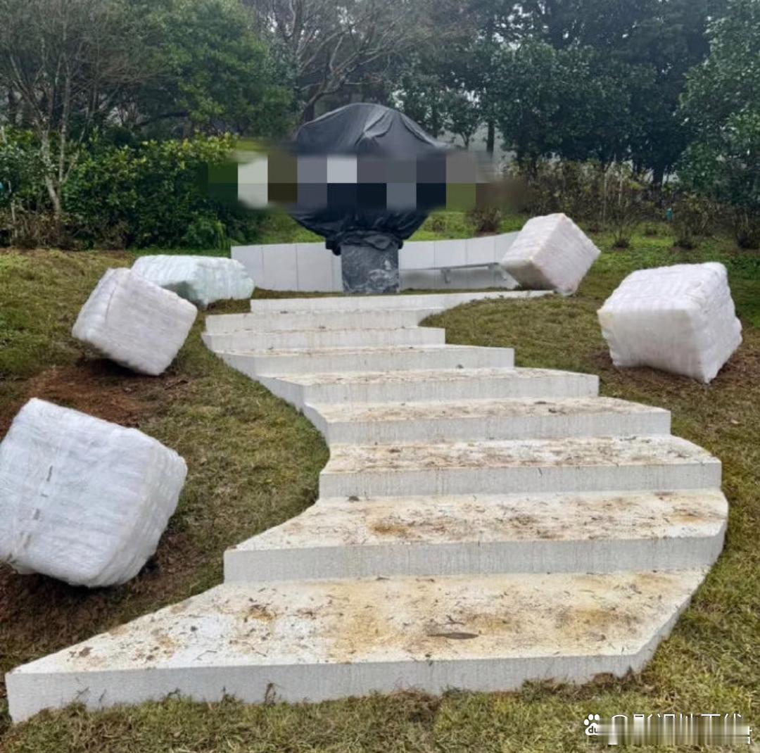 具俊晔设计的大S雕像完工据台媒，1月27日，由大S丈夫具俊晔亲自设计的纪念雕像已