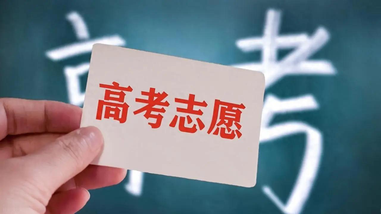 听闻那个寒门柜子猝了
借高考填报志愿给无数家长出主意
左右国家高校专业生源数量