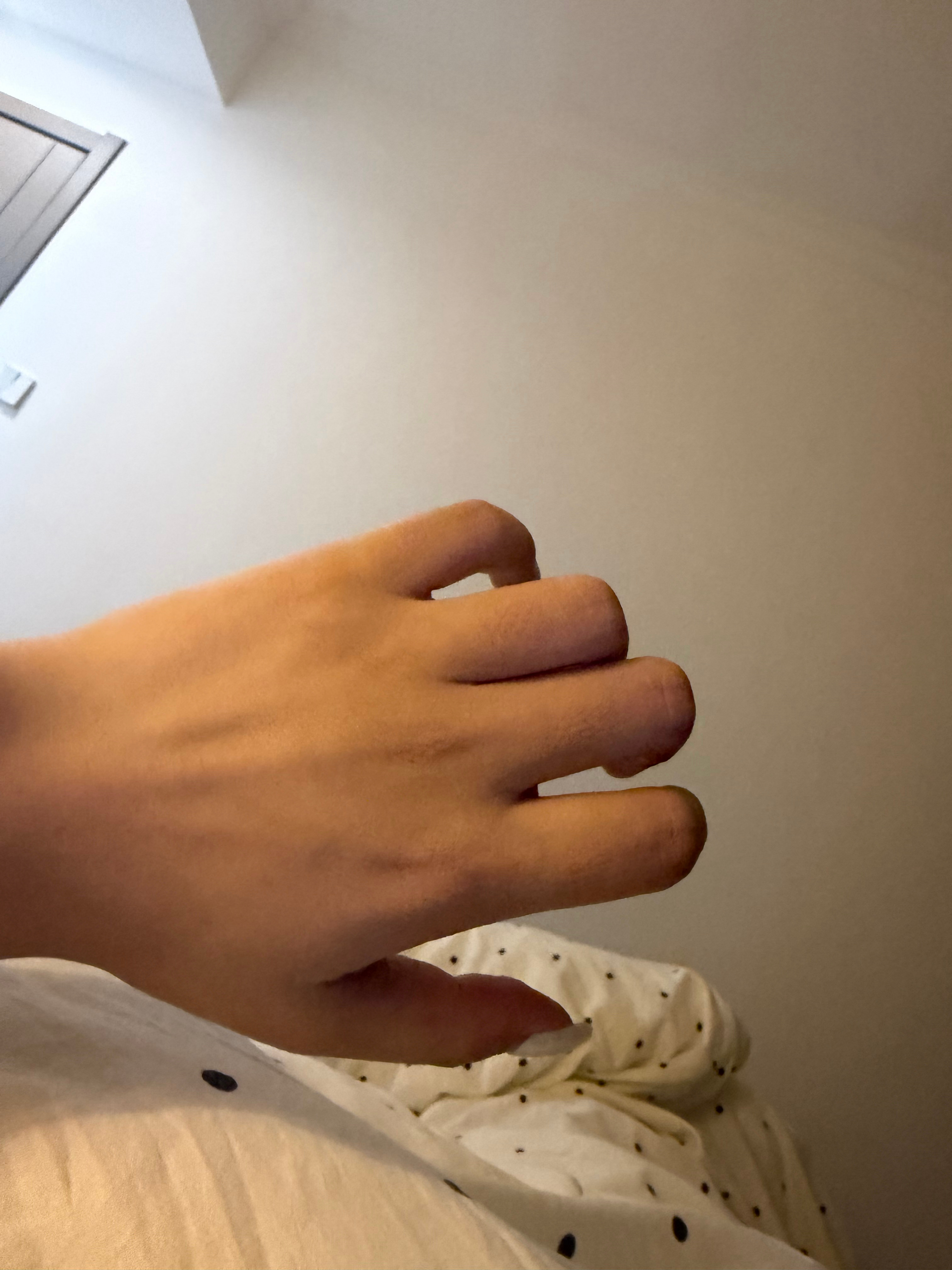 手已被小米辣腌入 辣乎乎的