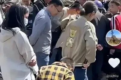 村书记跳河自杀了? 这也太小看他了吧。

人家50多岁了，做了10多年的村支书，