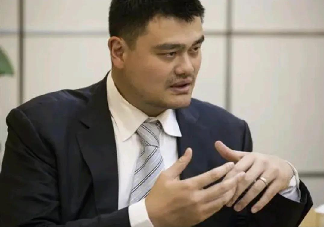 与澳大利亚第二场友谊赛，中国男篮58:91输给对手，随军督战的姚明，赛后三句话总