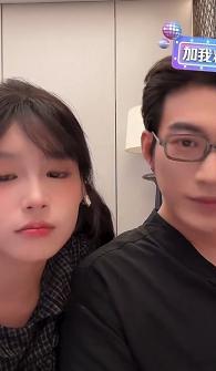 有人在于龙和杨咩咩的直播间问他俩：“孩子生了没有”？ 然后，你们猜于龙和杨咩咩是