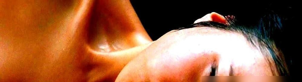 凭什么？
同样是为艺术“献身”，梁朝伟拍完《色戒》毫发无伤，继续封神；汤唯却被男