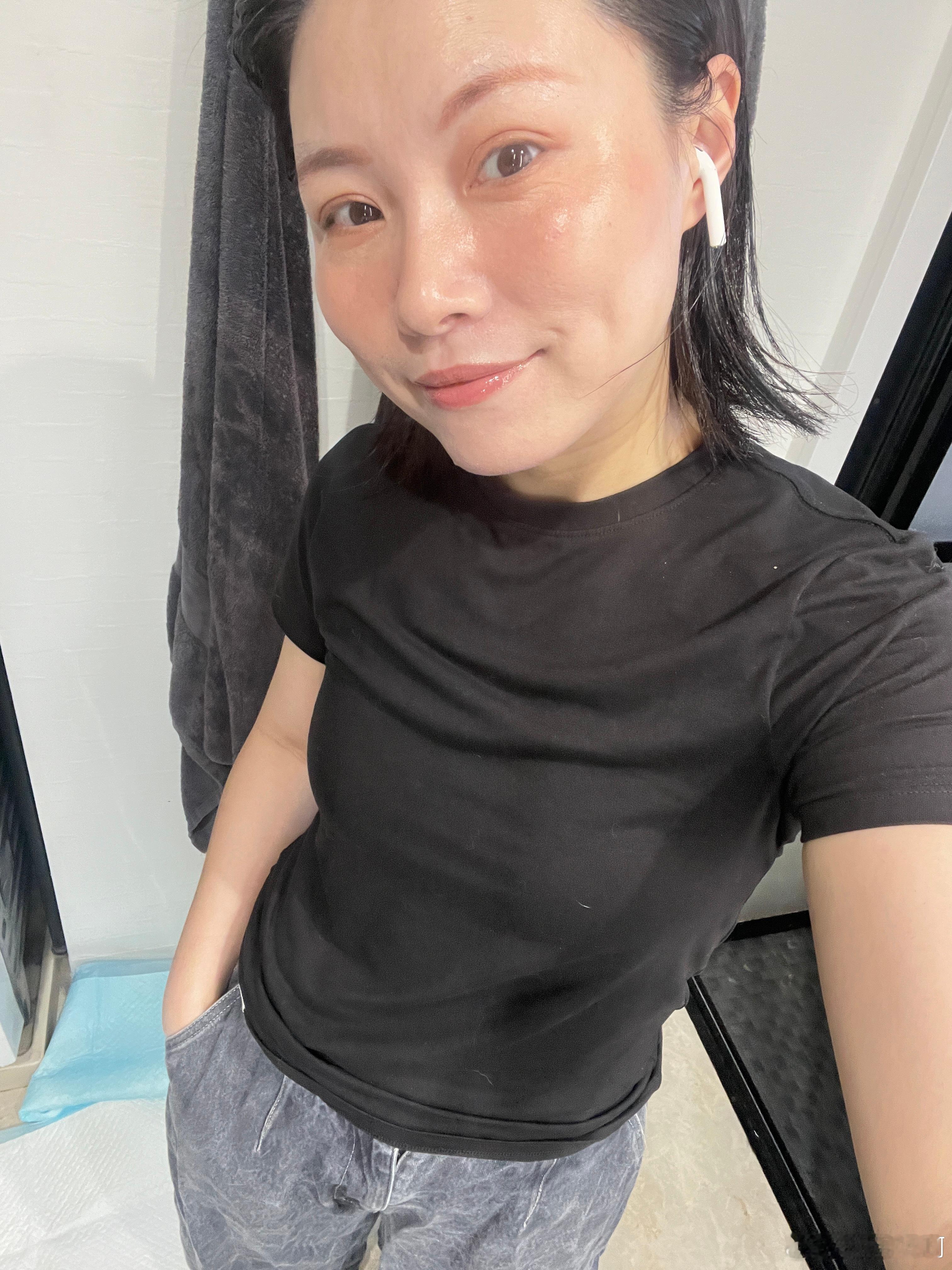 做一个气血很足的人。健身完去工作啦（超困） 