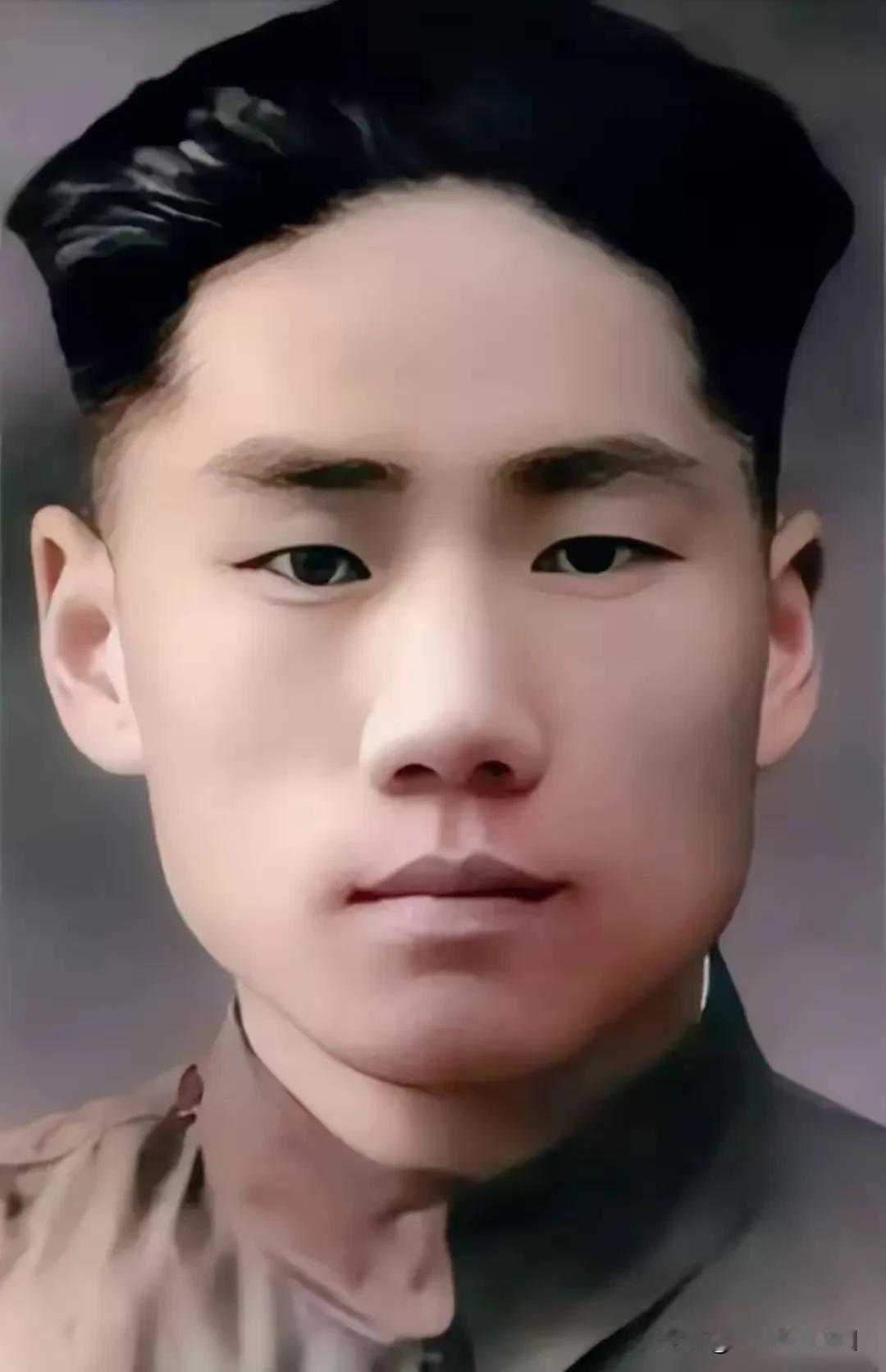 在中华民族的英雄谱中，有一位熠熠生辉的青年才俊，他的英勇事迹和崇高精神永远值得我