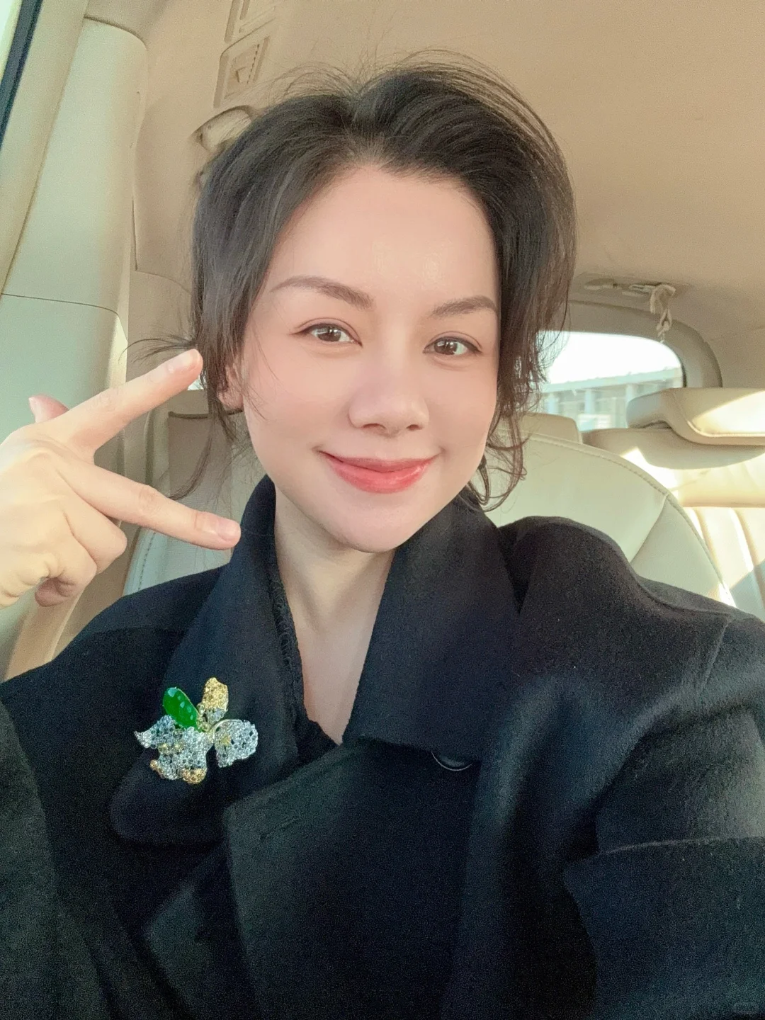 这颈纹，和模糊的下颌线