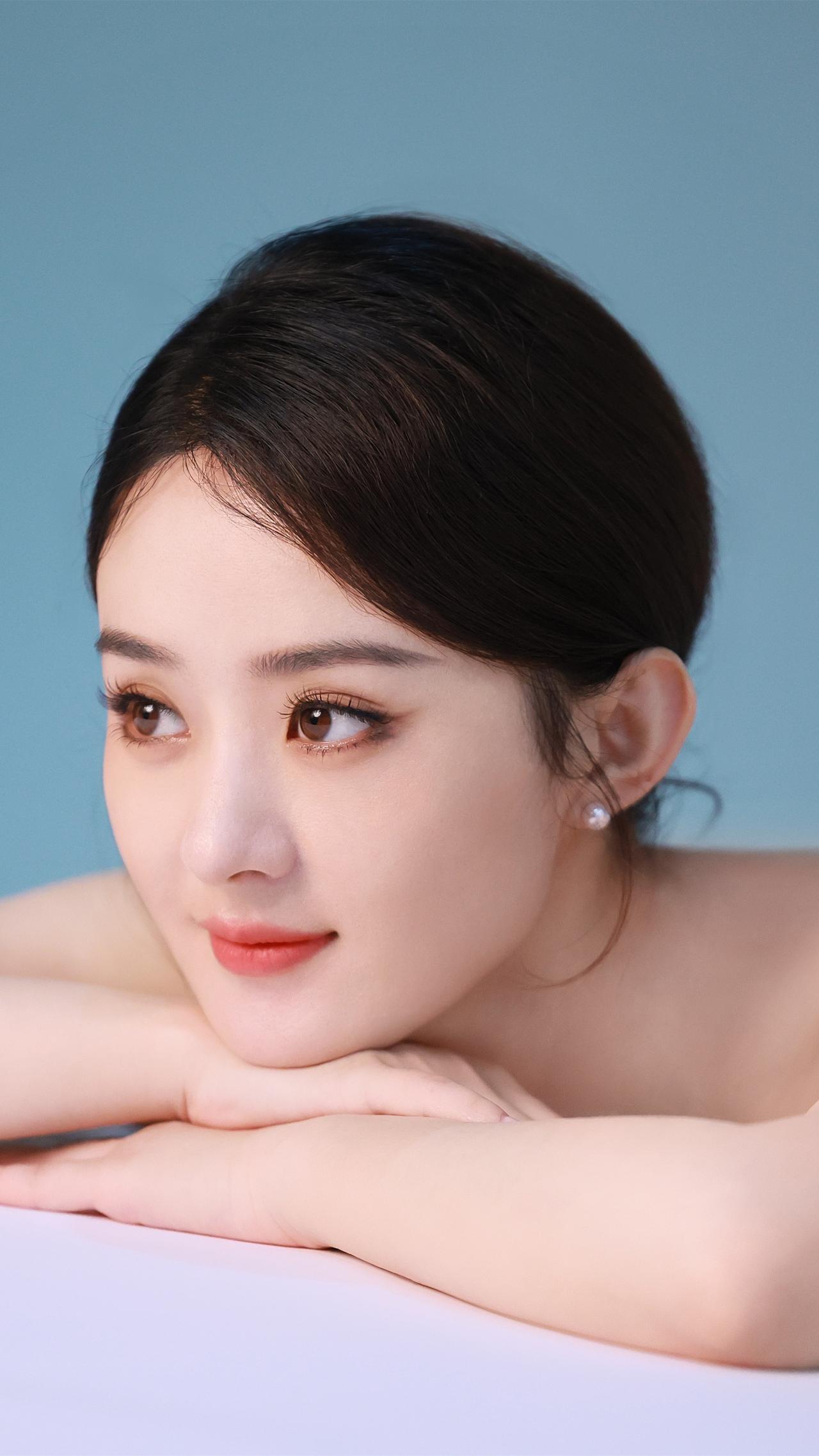 赵丽颖，温柔绮丽，鸢尾清香 