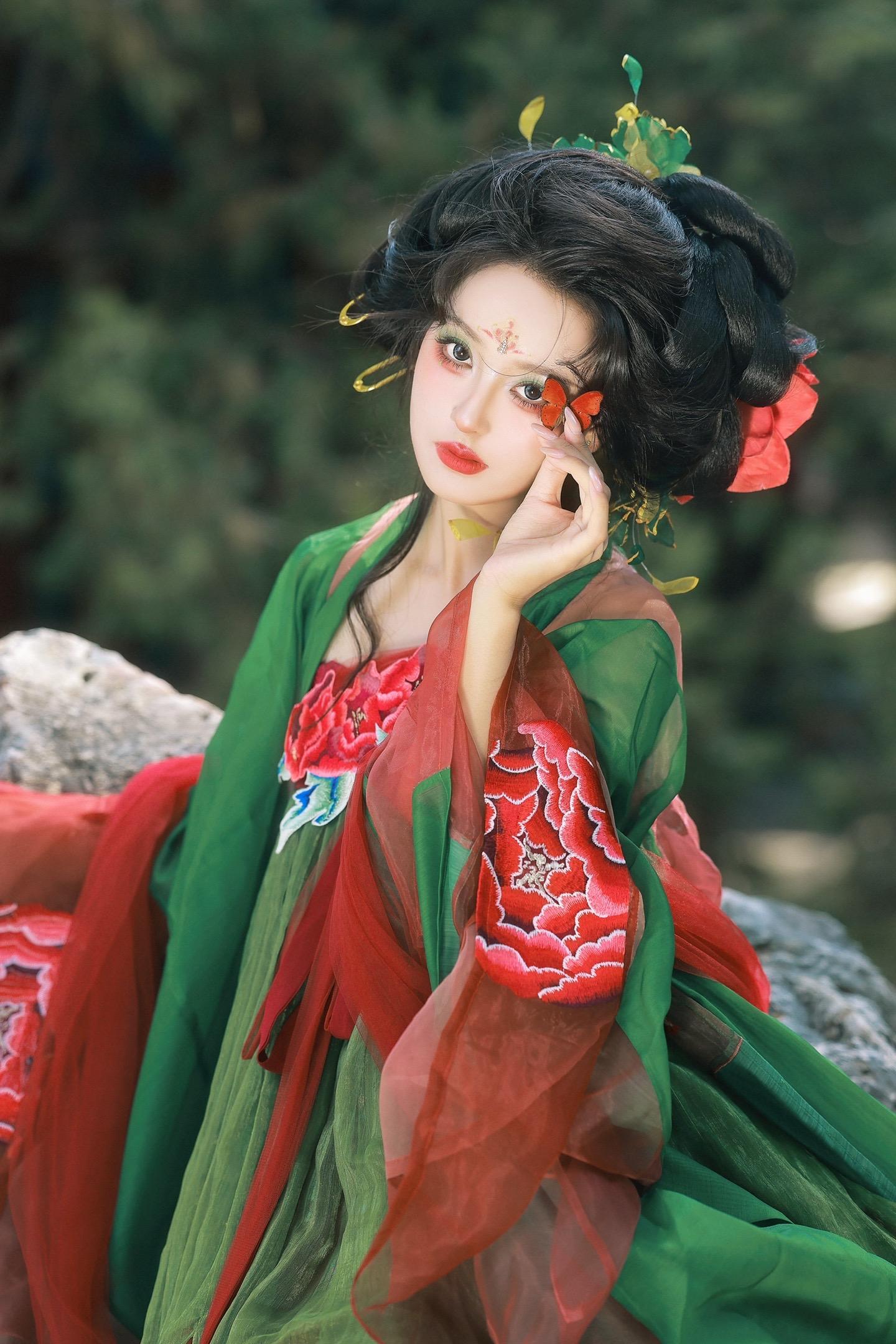 美人如花隔云端。摄/后：我