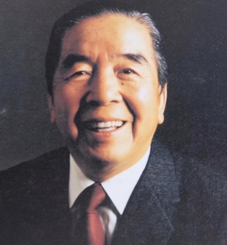 他是"世界船王"，被查出患上癌症。他膝下无子，只有四个女儿。他把身为癌症专家的四