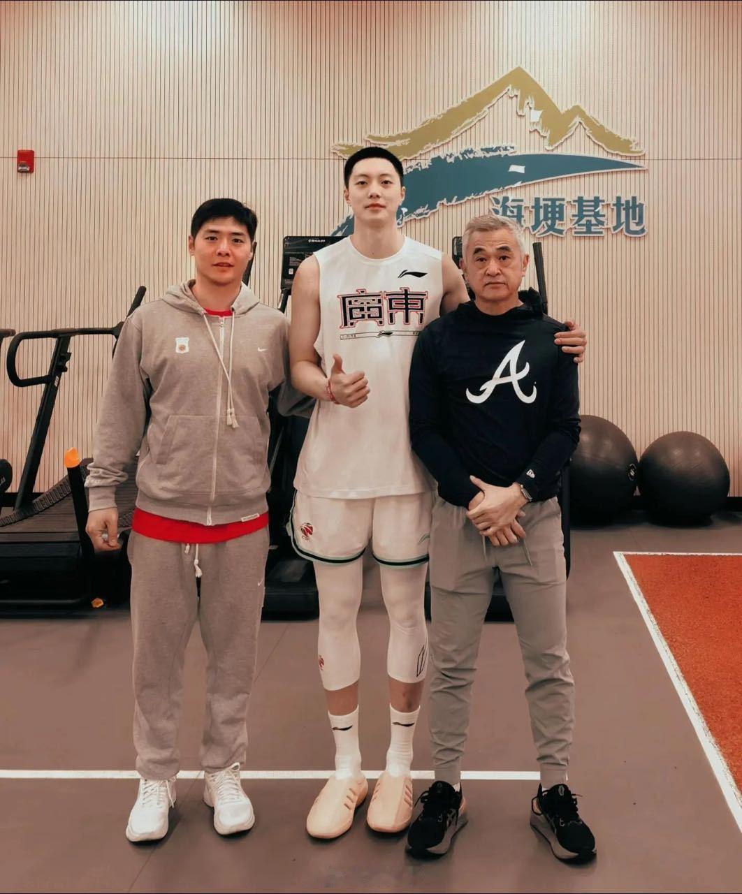 好好康复，等你回来。 cba30年有你有我  广东宏远  胡明轩[超话]  