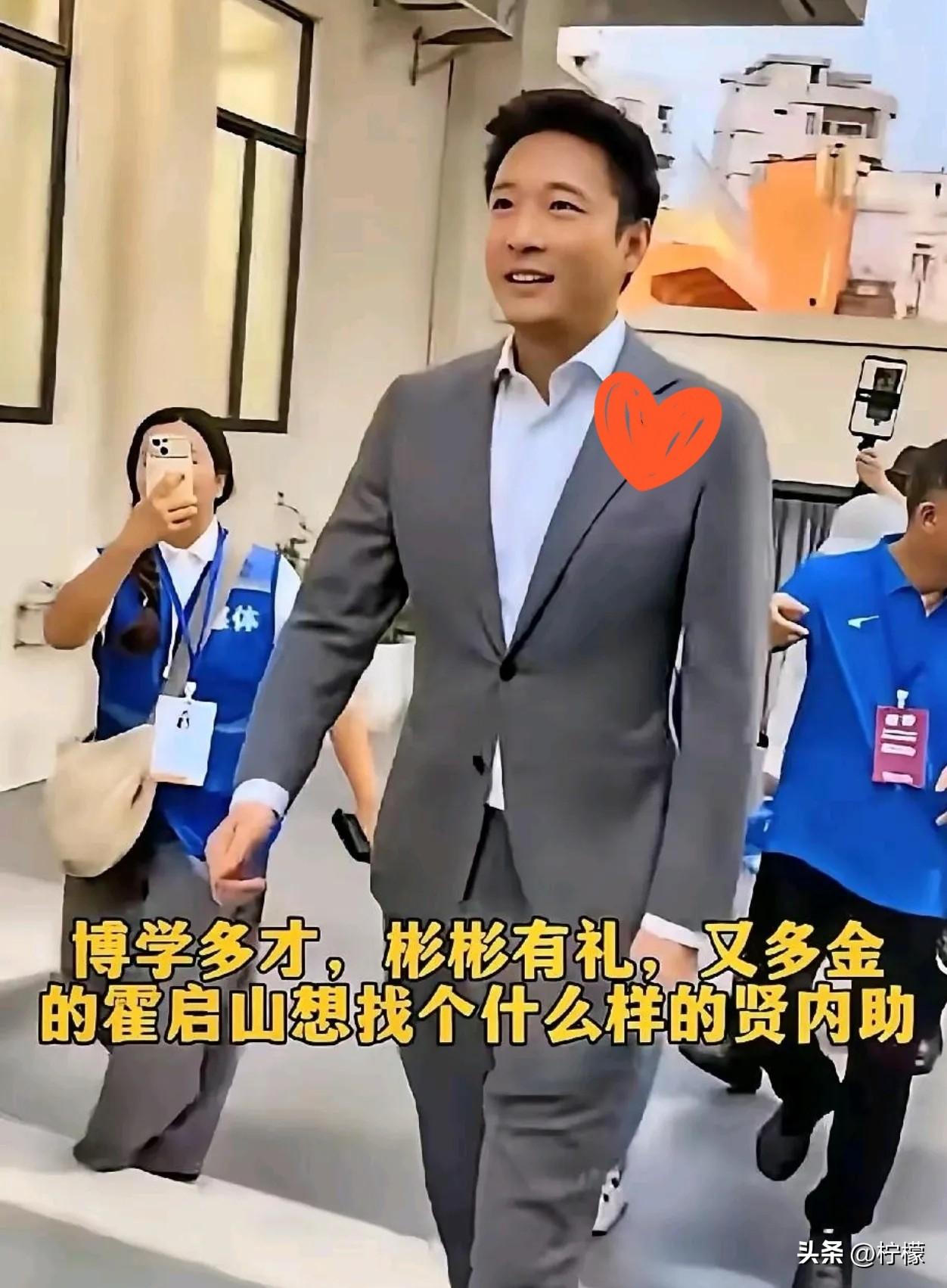 短短半个月时间，
霍启山和娜然的恋情
画风彻底两极反转。

早前全网都在祝福这对