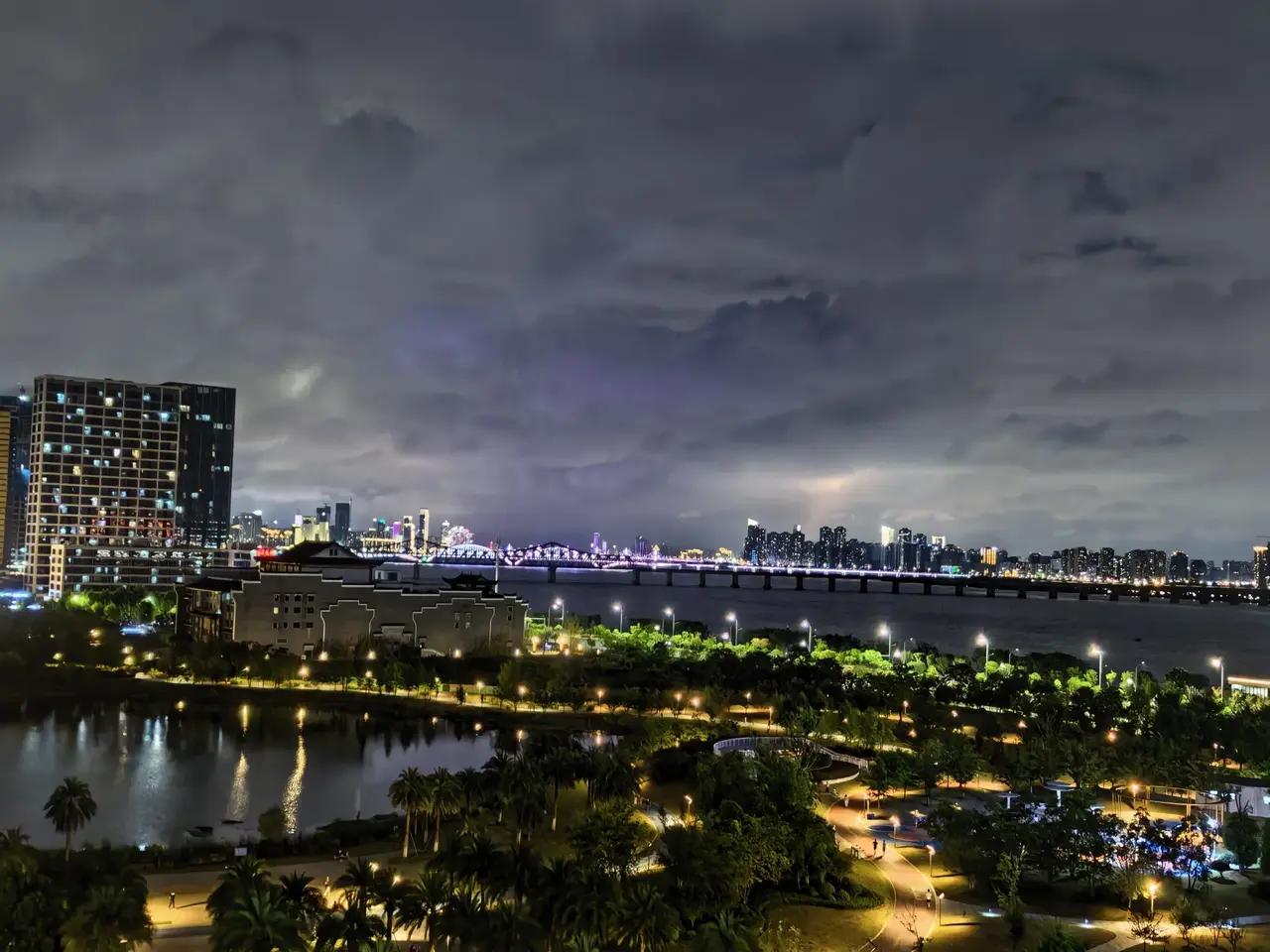 江西省南昌市，是一座不靠海的“海滨城市”！
南昌市不临海岸，却拥万顷碧波，有着海