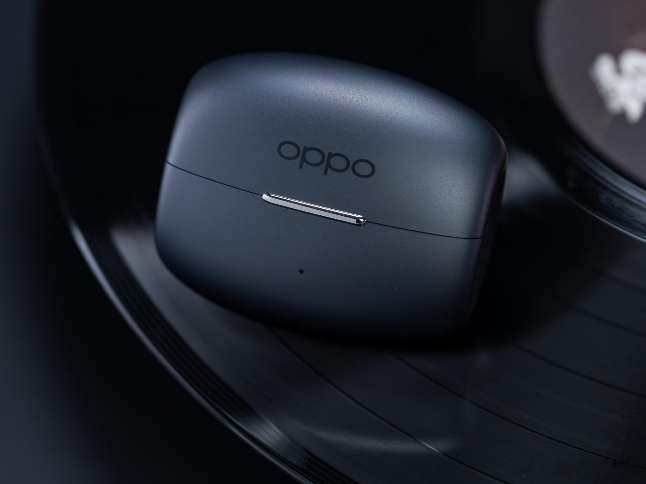 绿厂的这个OPPO Enco Clip耳夹耳机用起来的确很舒服，佩戴非常无感，戴