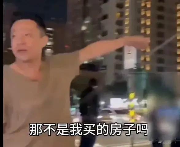 那段视频是汪小菲站在大s楼下大呼“把我当傻子，你们看见了吗！那是我买的房子，他们