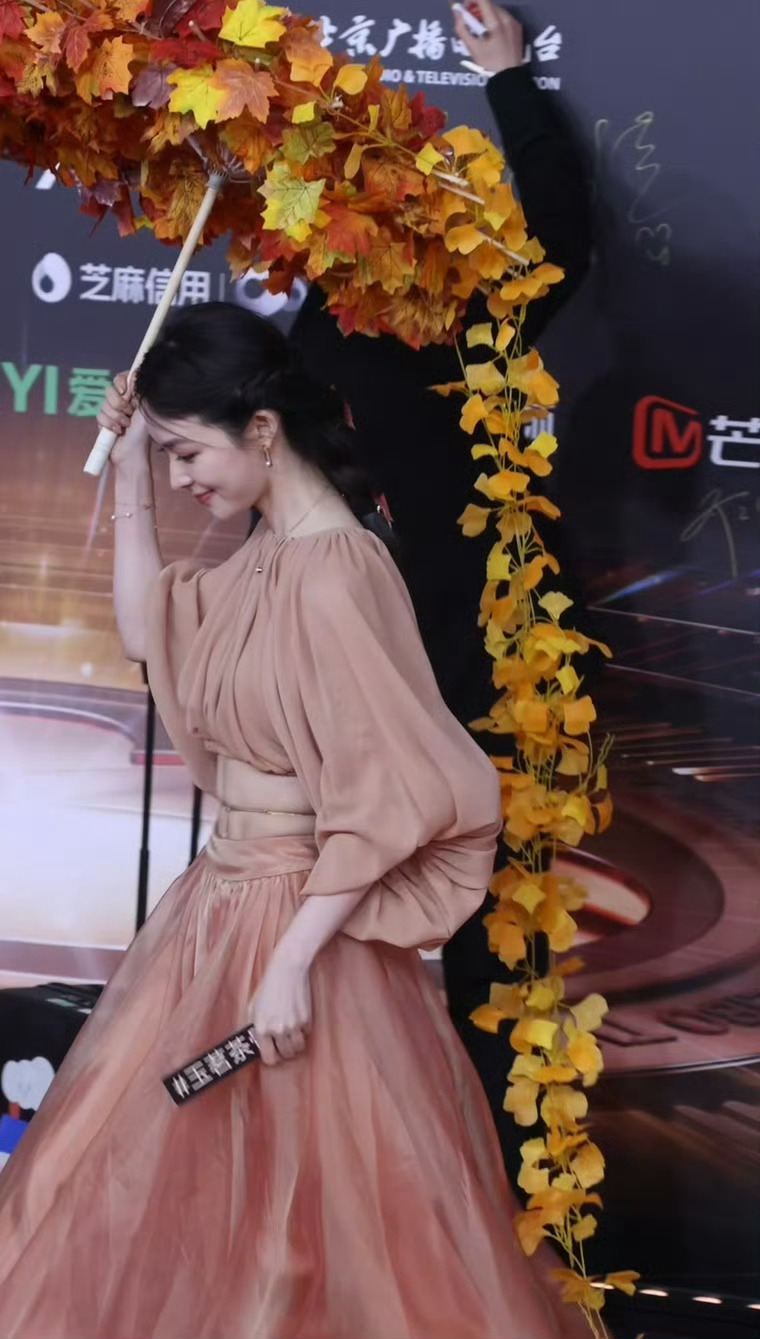 廖慧佳 马甲线廖慧佳这马甲线，绝绝子哇😍 一昂首挺胸，感染力爆棚，线条清晰漂亮