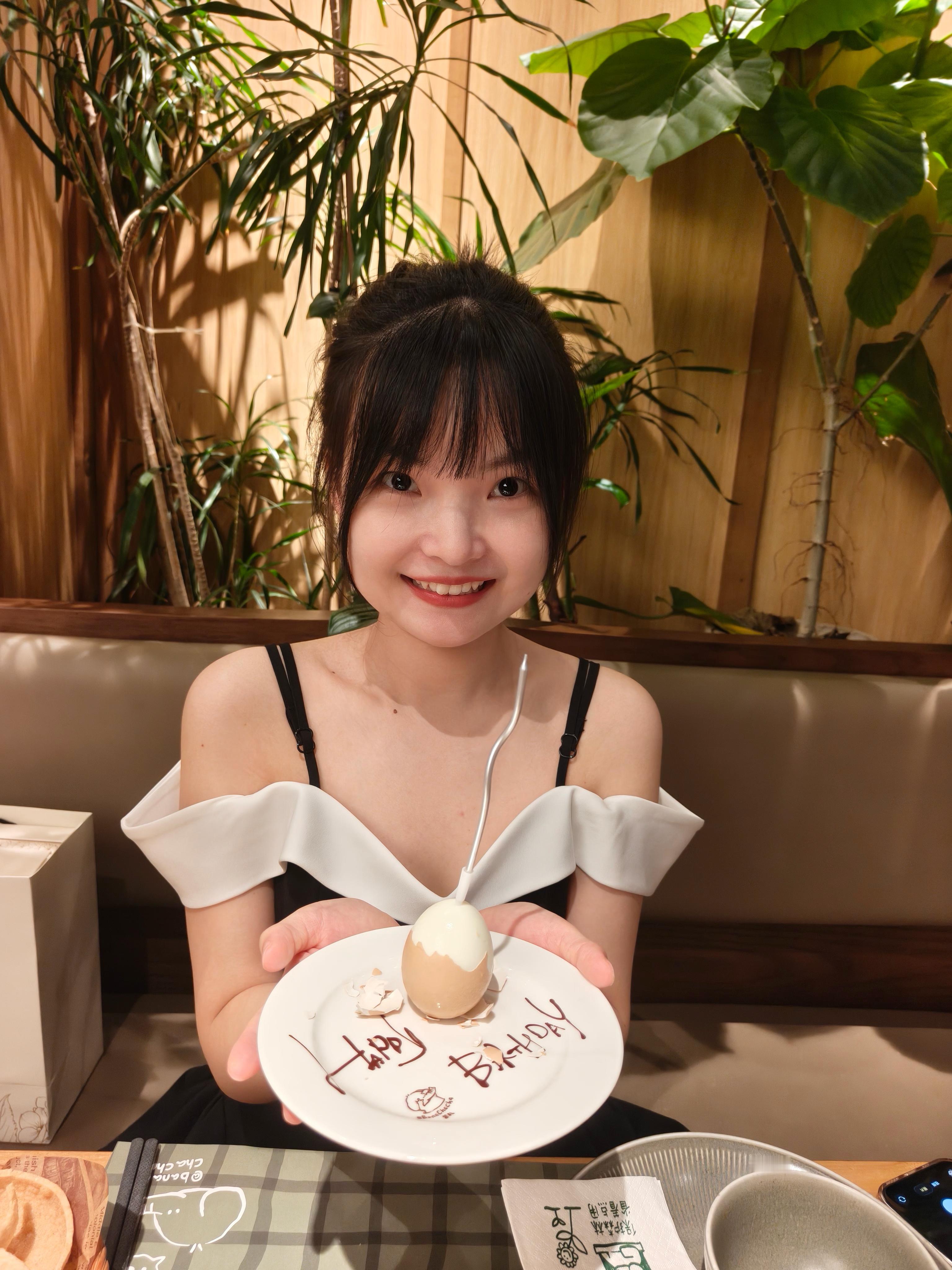 跟我们歆玥也是见到面了，发现5年没见啦，我的老天爷啊，上次见面还是21年的暑假，