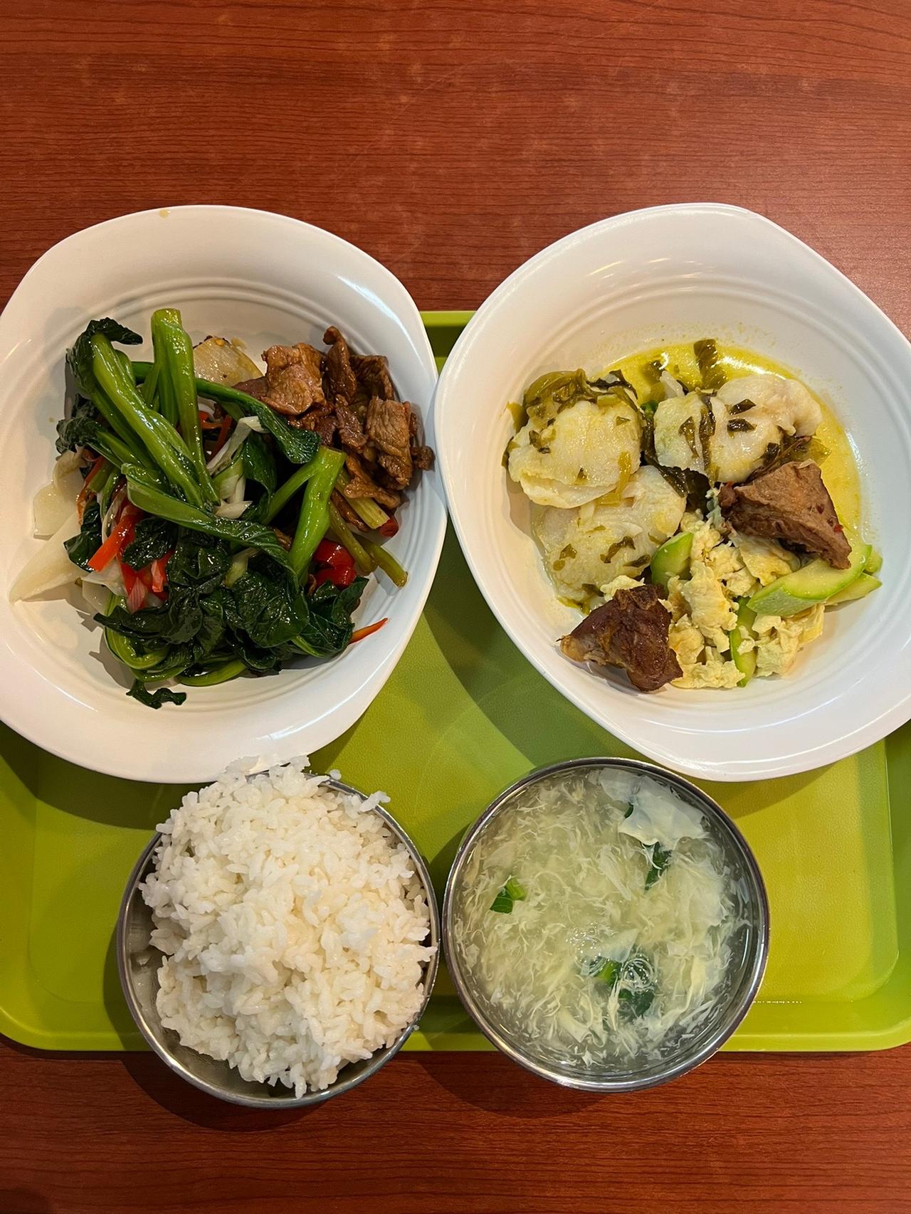 病房事太多，下不了夜班，医院食堂吃口饭