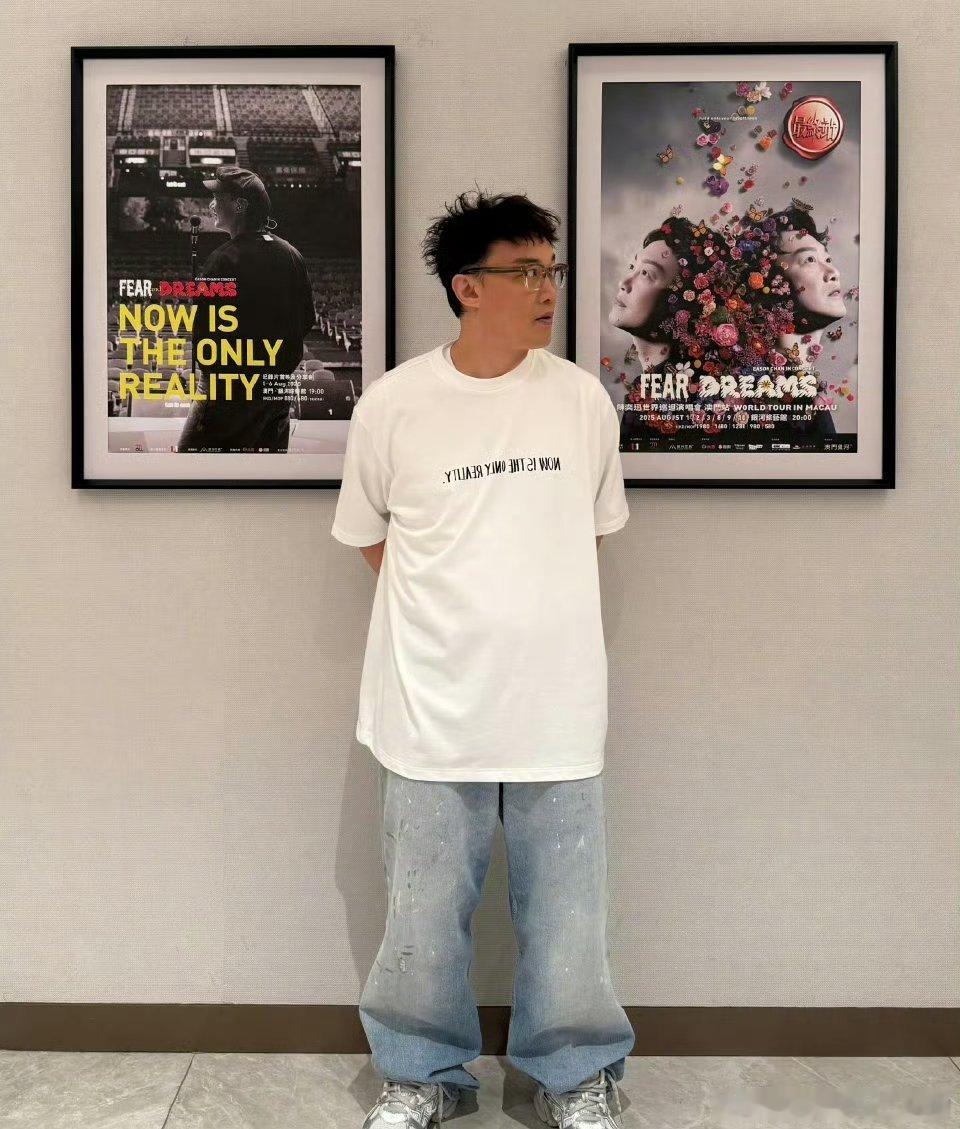 陈奕迅说我不缺钱陈奕迅一直开巡演肯定是因为热爱吧，肯定不是为了赚钱。不过身体也很