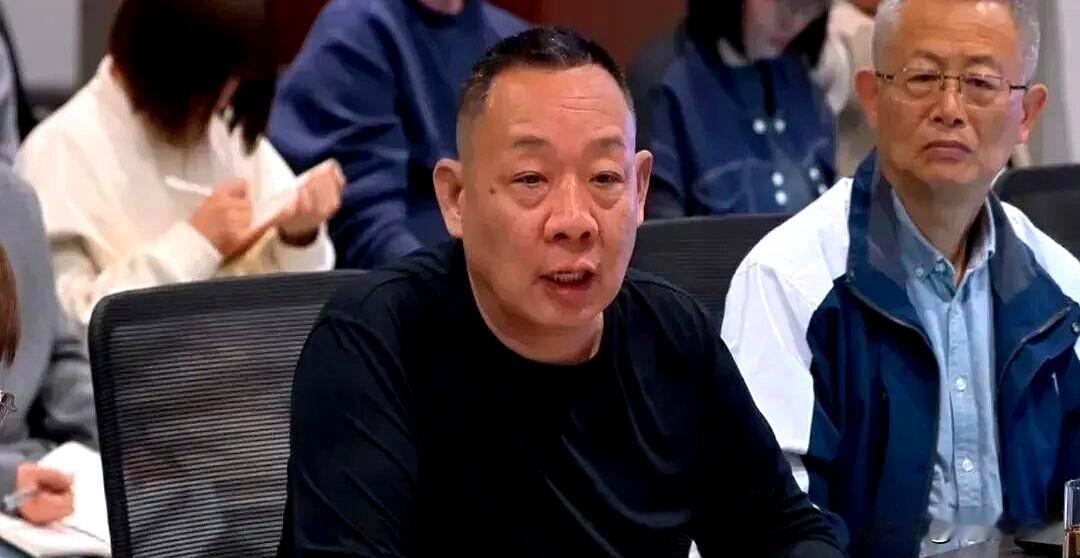 见过嫌钱烫手主动关门店的吗？
胖东来一年纯赚一个小目标的许昌老店，年底居然不干了