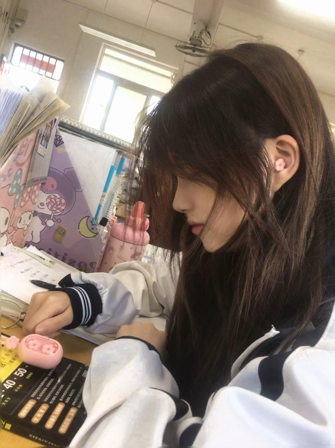 看你入眠的侧脸，有多美。