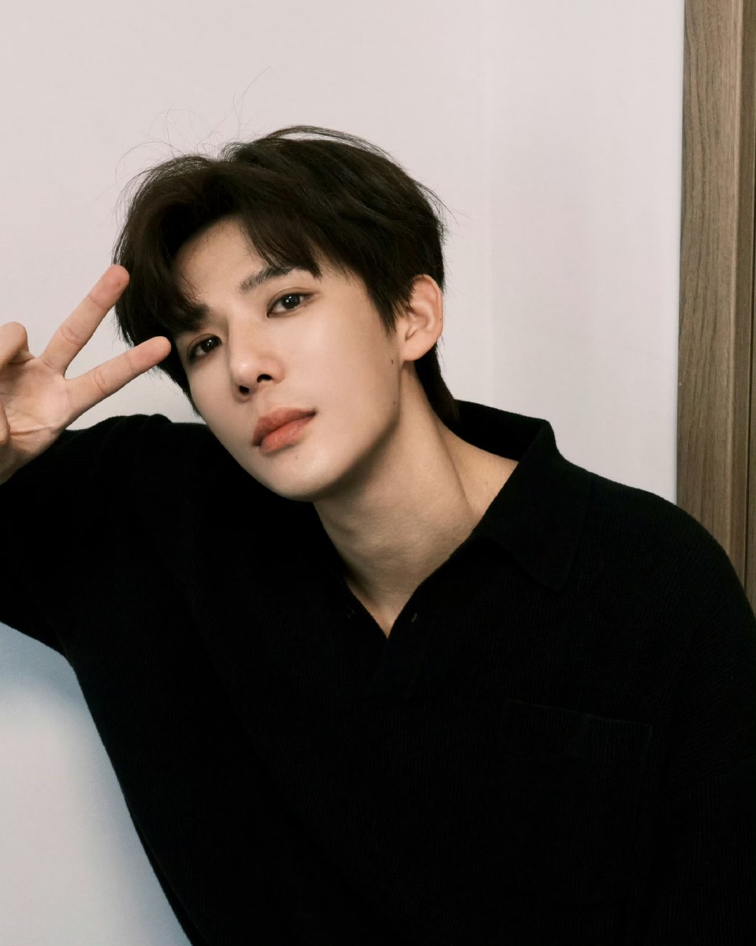 王安宇比耶开工照 王安宇晒马年开工照  哇哇哇终于等到开工照啦 王安宇