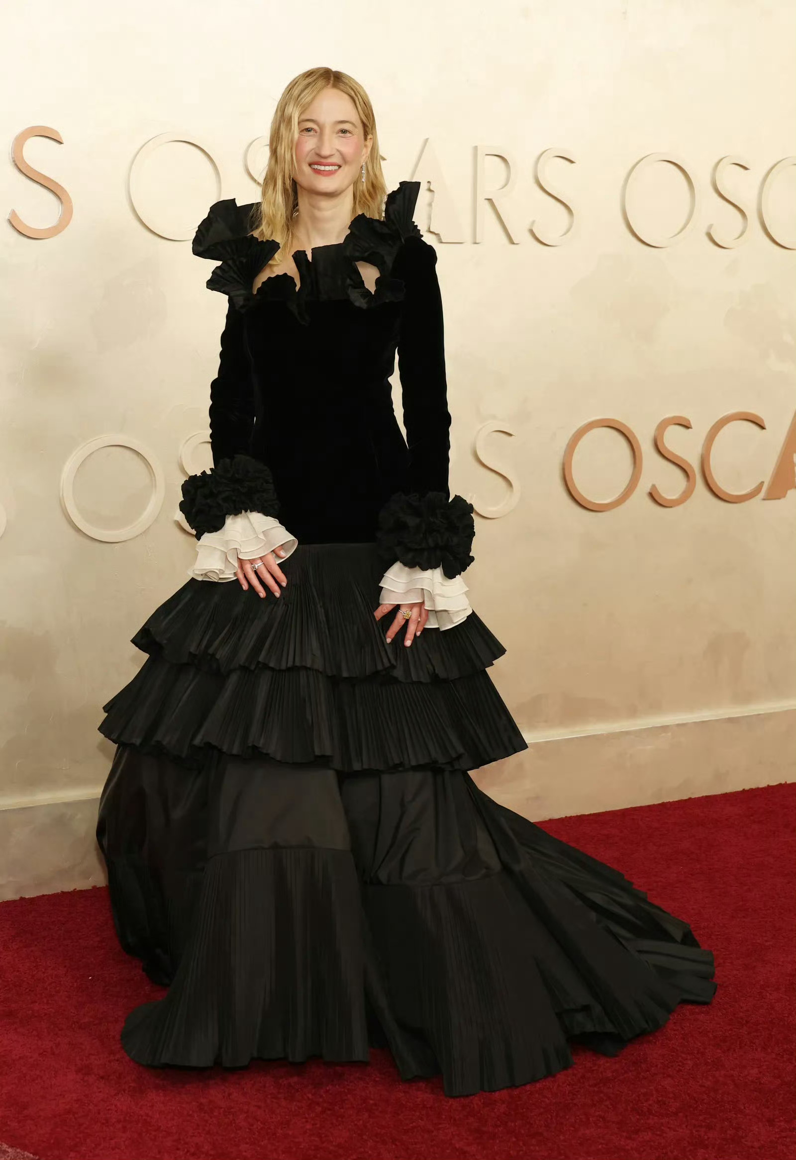 Valentino 2025春夏高定穿到公众场合曝光，Alba Rohrwach