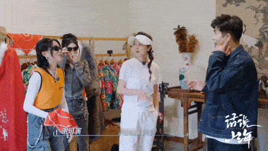 #眉姐姐在丑衣服赛道又超常发挥了#眉姐姐这个时尚穿搭也是给我们带来了亿点点震撼呀