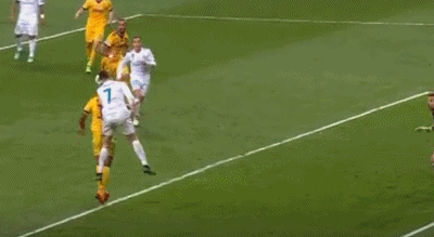 英格兰裁判迈克尔-奥利弗将执法拜仁对阵皇马的欧冠1/4决赛首回合比赛。回顾过往，