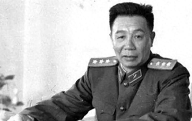 1958年毛主席深夜紧急召见陈士榘将军到中南海，究竟是什么重要事情需要商量？
1