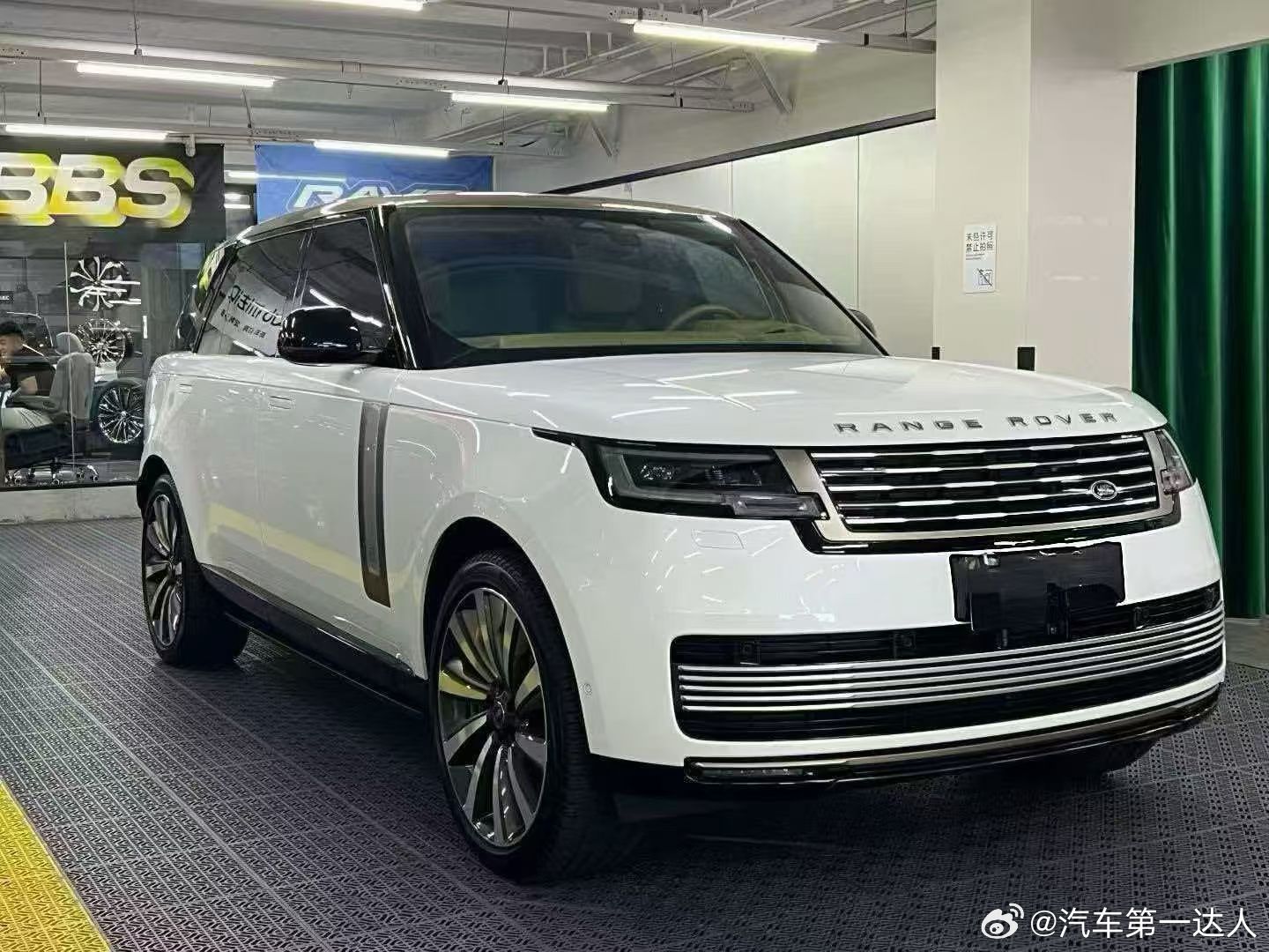 路虎揽胜4.4 SV 四座尊崇创世加长23年 9800公里 
