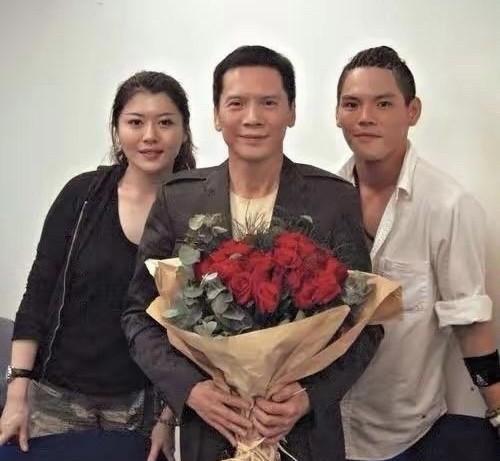 向华强前妻丁佩，竟养出个福布斯女高管！2022年向咏恒登榜，惊掉多少人下巴。
这