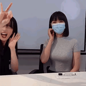 有人觉得戴上口罩二十+摘下来三十+，相差十岁有人觉得戴上口罩和摘下口罩相差也就三