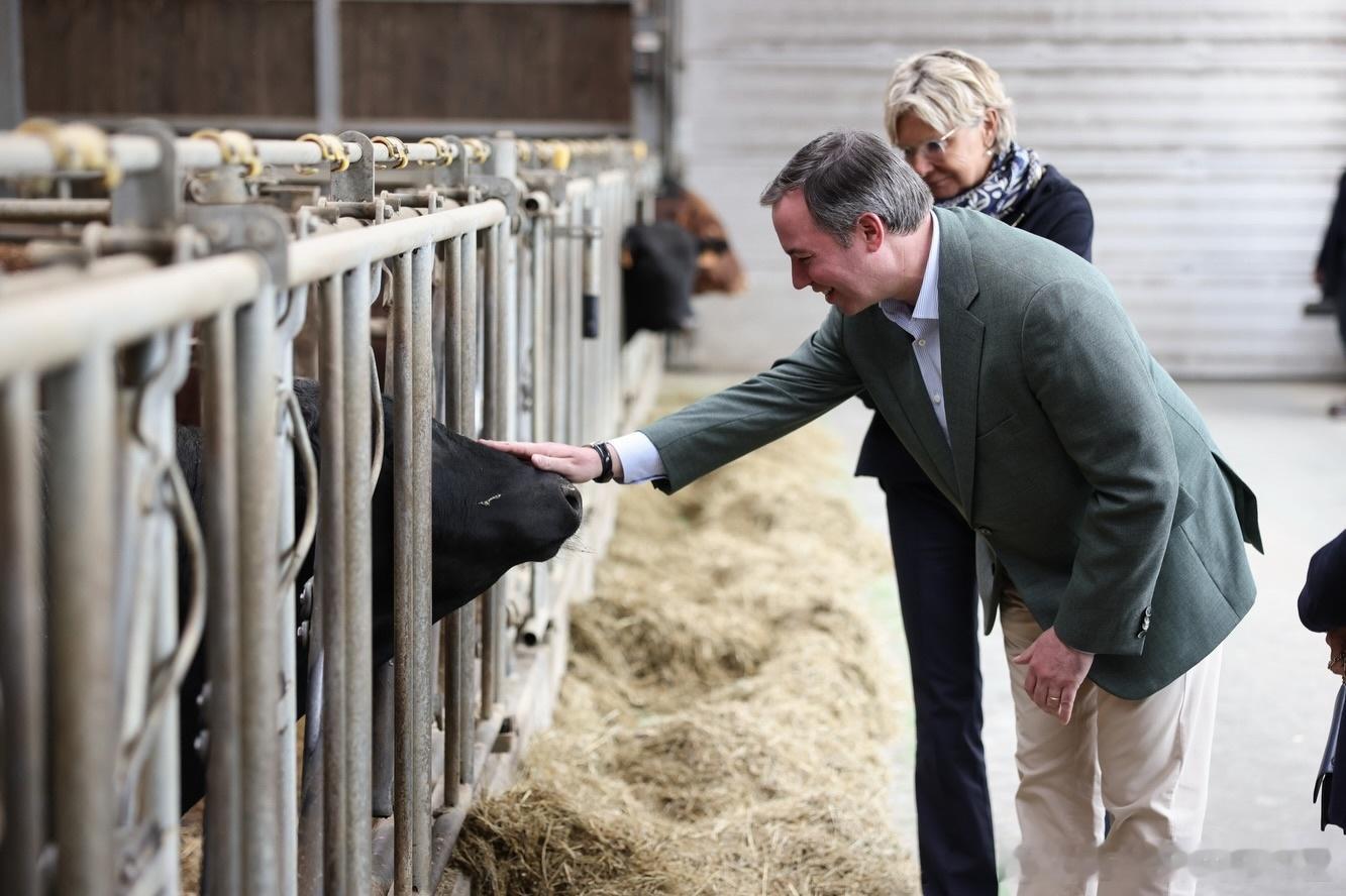 新闻 2026.4.22 周二，卢森堡大公夫妇参观位于巴特伦的胡塞尔特农场以及当