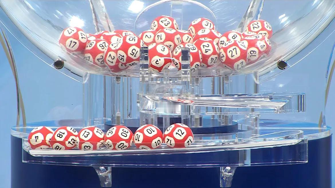 这注号码属实牛掰！4、10、12、13、18、30+3！老衲是真的服了，我是谁都