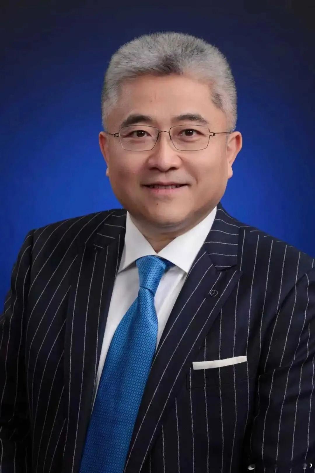 奔驰中国的大调整，张明霞也即将从 smart 回到奔驰。大v聊车