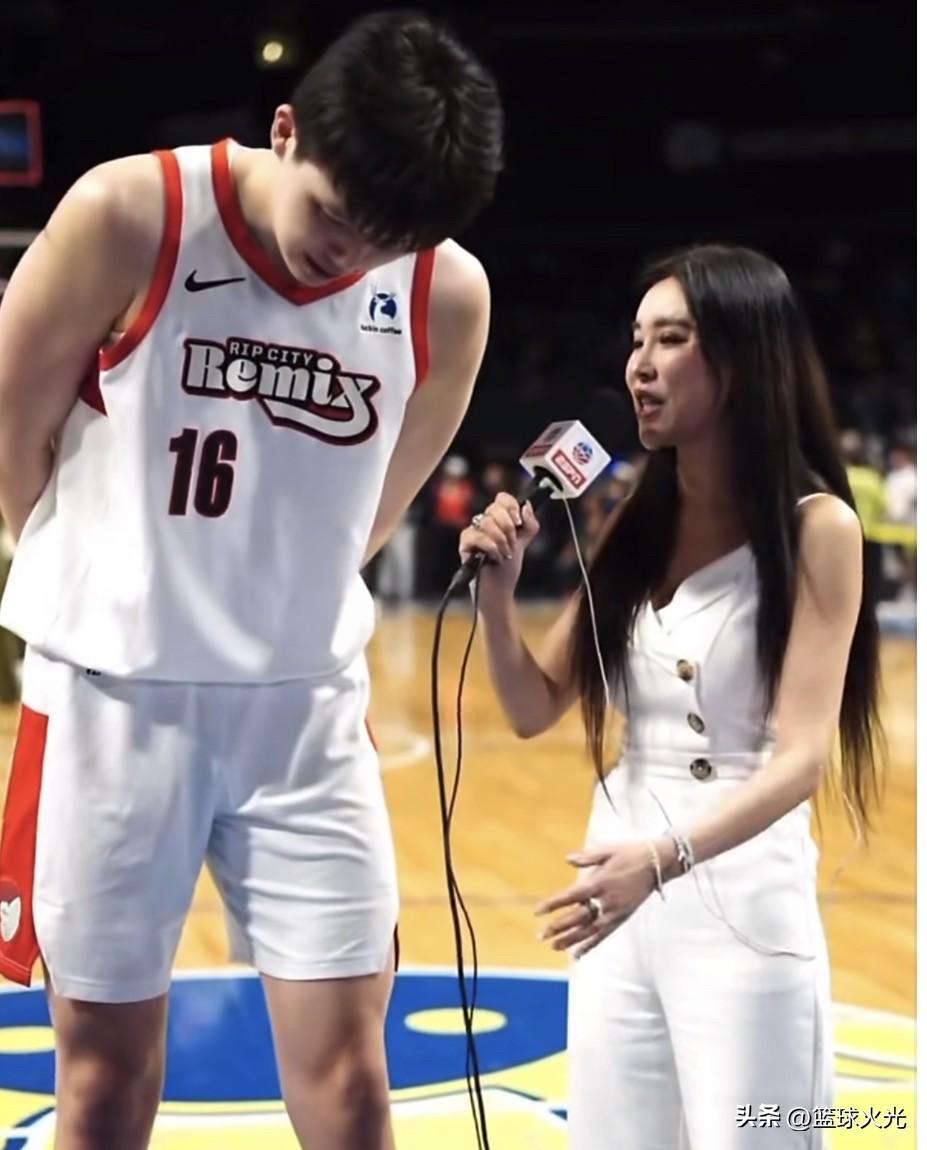 难怪杨瀚森身体状态不好，原来当地时间凌晨 4 点出发机场，从洛杉矶飞往墨西哥，上