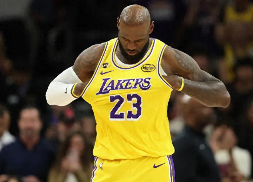 篮球巨星勒布朗·詹姆斯近期表现引发热议，难道这位传奇真的到了英雄迟暮的时刻？
在
