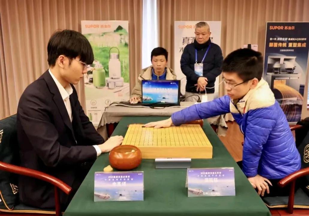 围甲战况分享：
中韩高手纷纷落马
围甲强队一一受挫



范廷钰力克申真谞
柯大