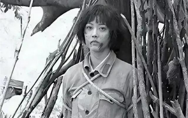 1950年，我军在甘肃逮捕一女匪首，竟是失散 14 年的红军排长，当战士们将她押
