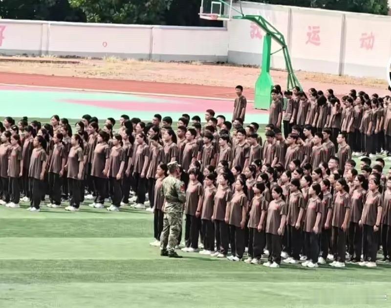 15岁女生军训期间心脏骤停不幸身亡军训的本质是好的，锻炼锻炼体能，增强一下身体素