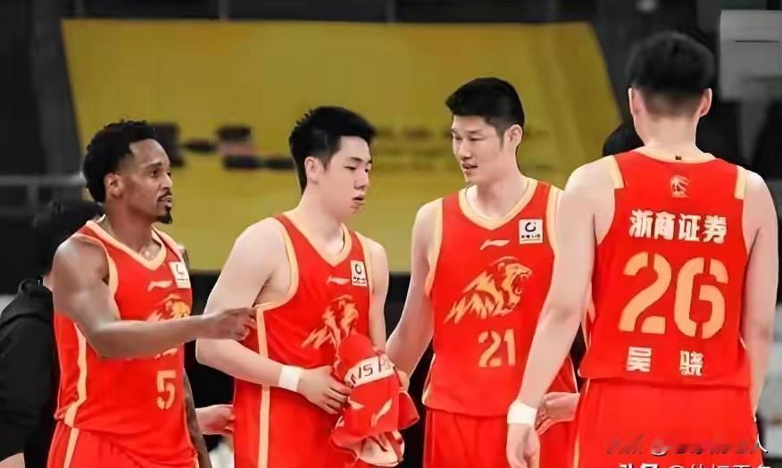 感觉CBAG3，广厦会以10分左右战胜上海
原因：G2广厦本可以在上海主场获得一