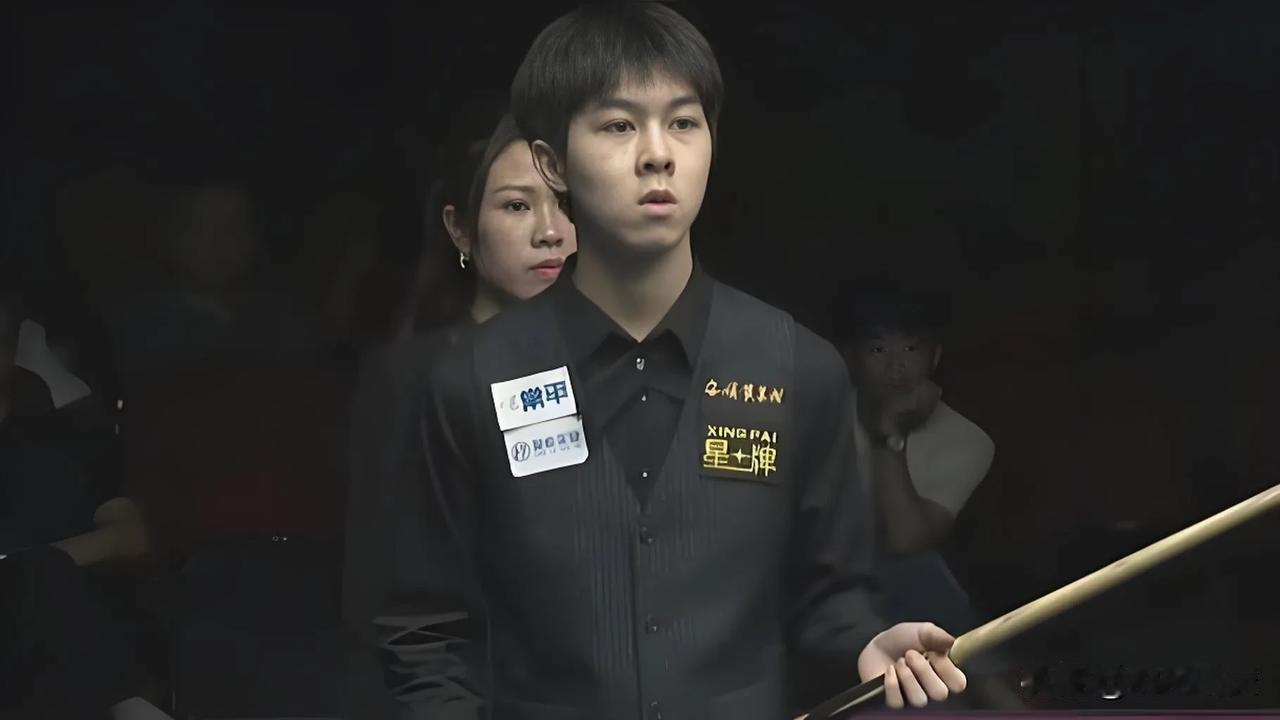 马海龙葬送好局，周跃龙输得更冤
北京时间12月7日21点，2024年斯诺克单局限