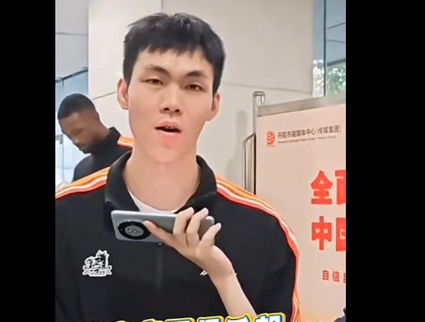 庞铮麟临危受命！

输给日本男篮那场球，看完真让人憋屈。后卫群整场打不开，进攻端