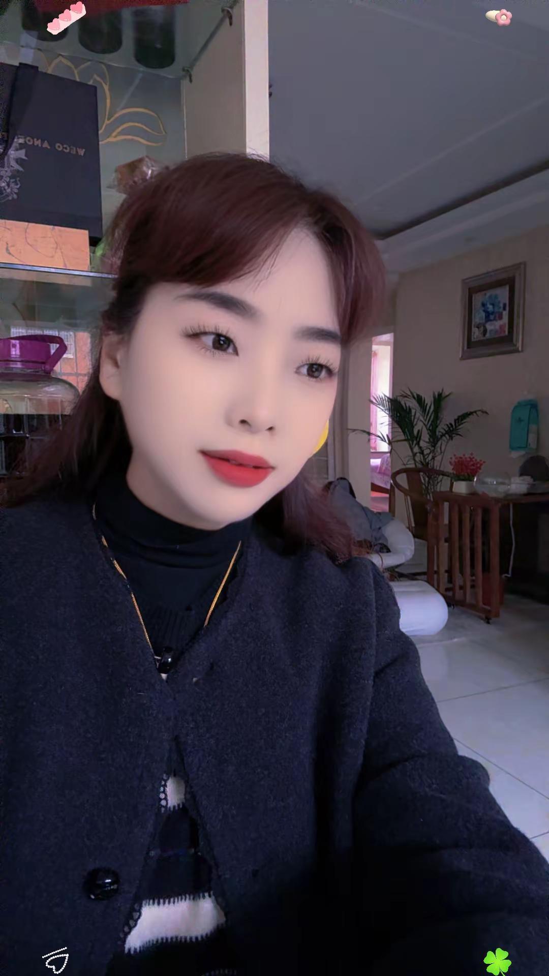 快乐随行，好运连连。情人节快乐