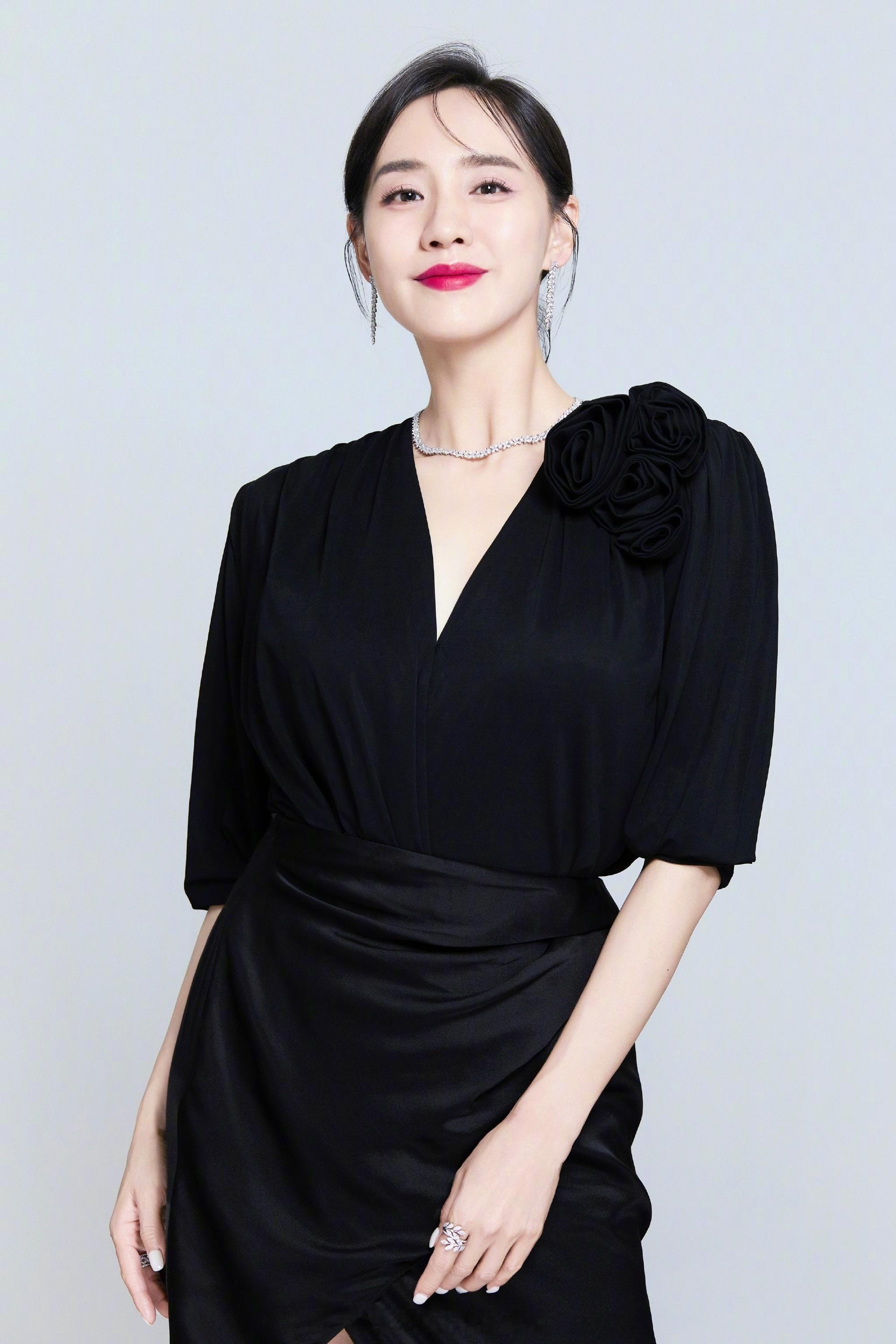 王智黑玫瑰造型 