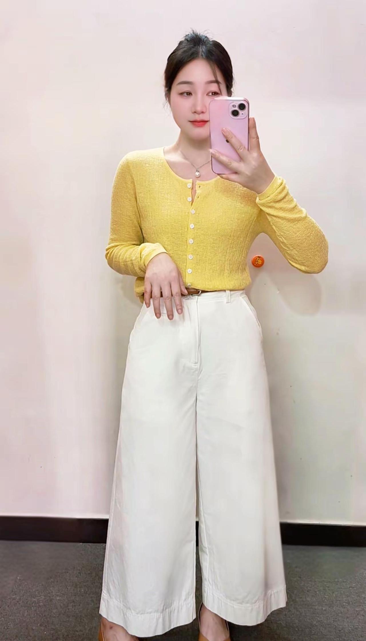 原歌时装的十全十美是我最近穿的最多的一件，真的是好看又百搭，喜欢的不得了我的春日